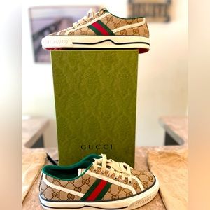 Women's GG Gucci Tennis 1977 sneaker
Worn 3 times. Size 8 (US)